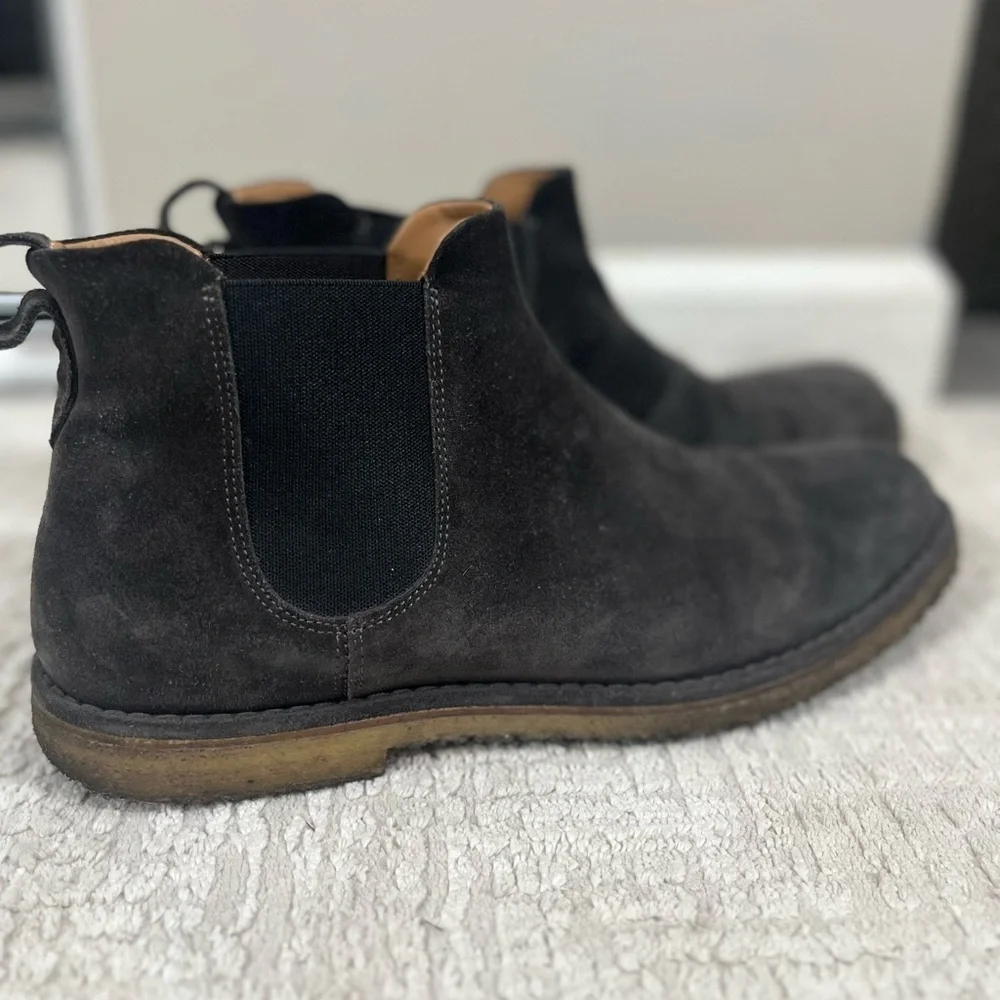 Vince Sawyer Suede Chelsea Boots